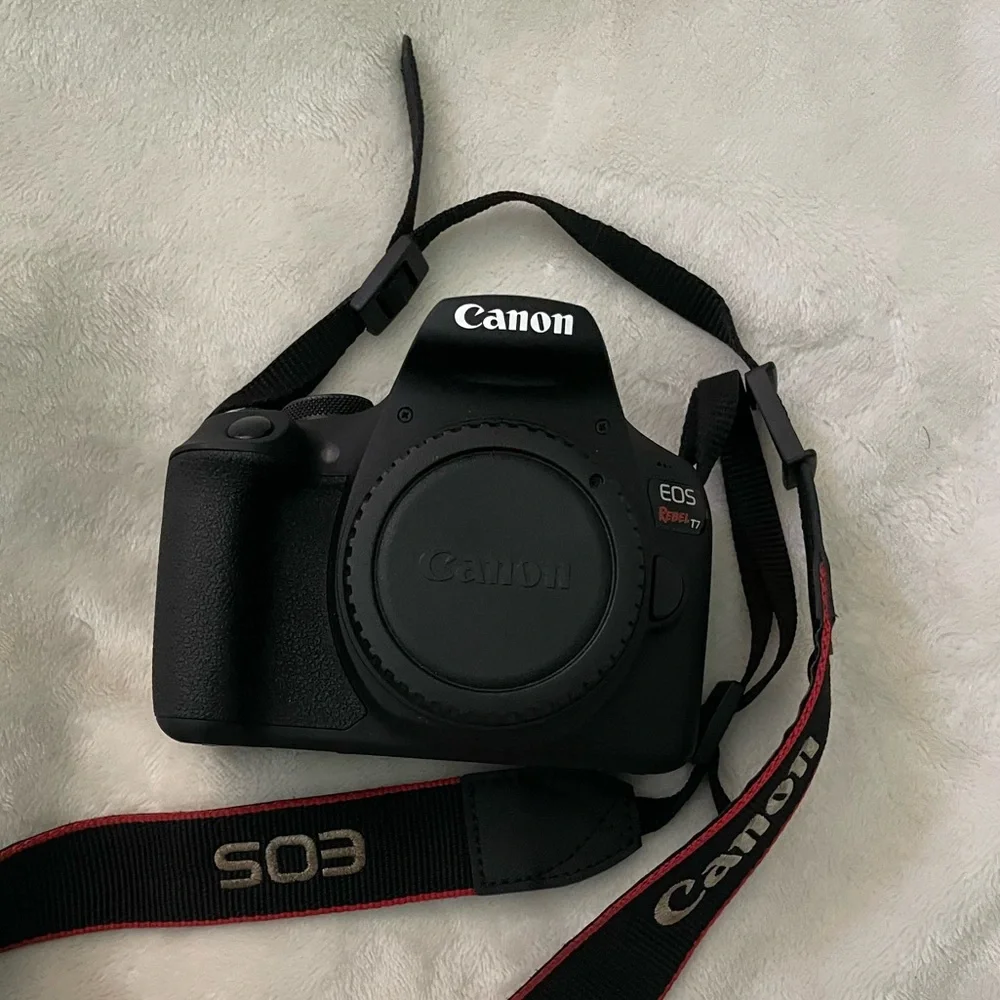 Canon Rebel T7 Digital DSLR Camera - Black with BOX!